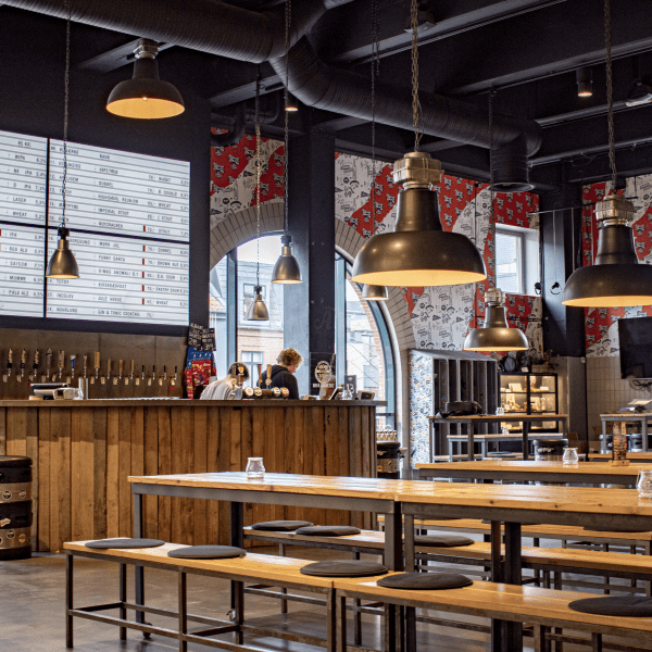 Anarkist Beer & Food Lab - inventar - bar og tap wall